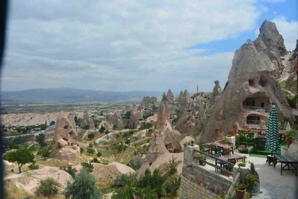 5 Discovering the Best Tourist Places in Turkey Discovering the best tourist places in Turkey: the majestic Pokut Plateau above the clouds, showcasing the verdant mountain landscapes of the Rize region.