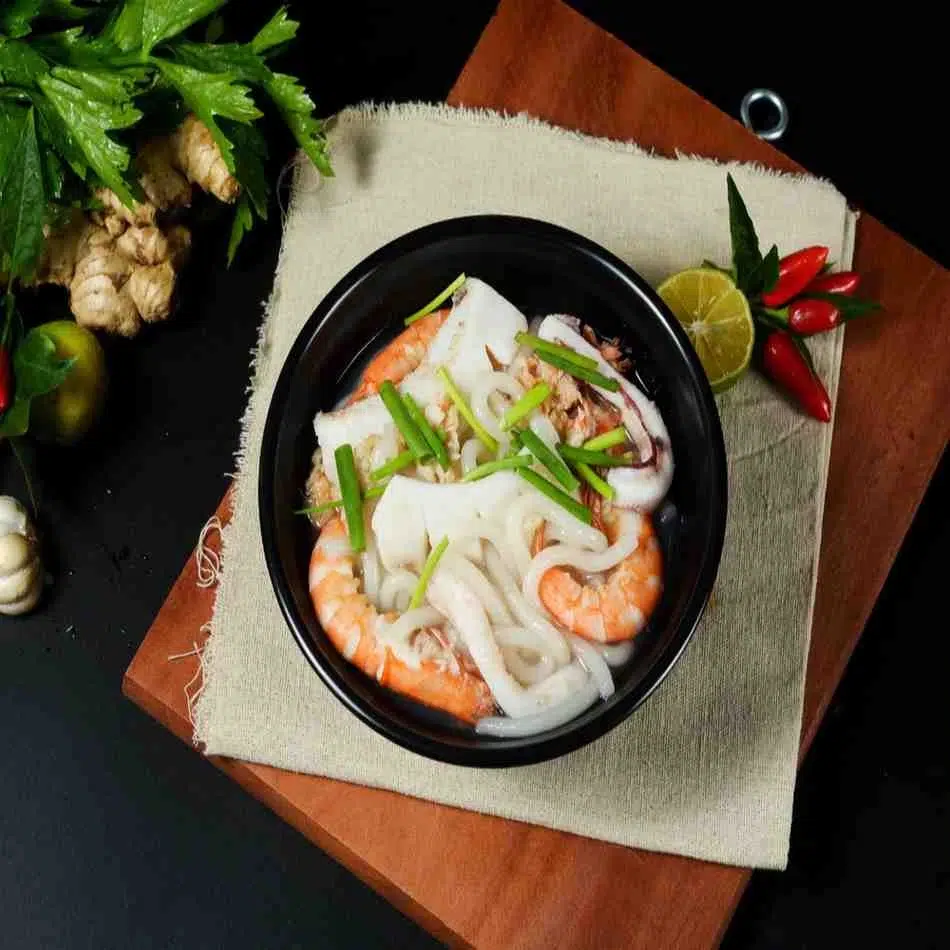Phở Vietnamese noodle soup with herbs and beef, the soul of Vietnamese cook Phở Vietnamese noodle soup with herbs and beef, the soul of Vietnamese cooking